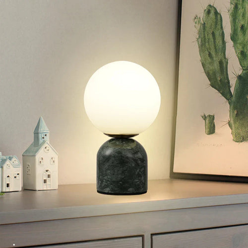 Moderne Marmor Bordlampe med Rund Glass, Elegant Stuebelysning | Luvikno