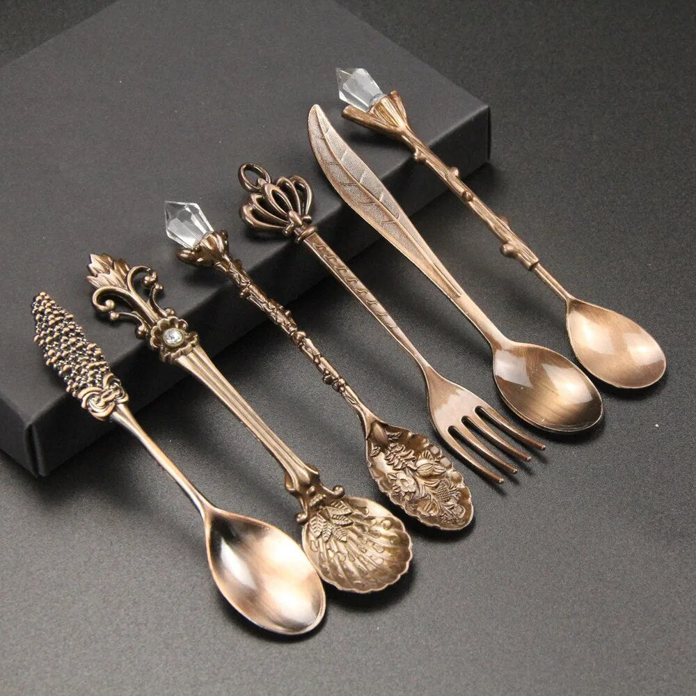 Luvikno | Vintage Gravert Teirske – Klassisk Eleganse for Bordet