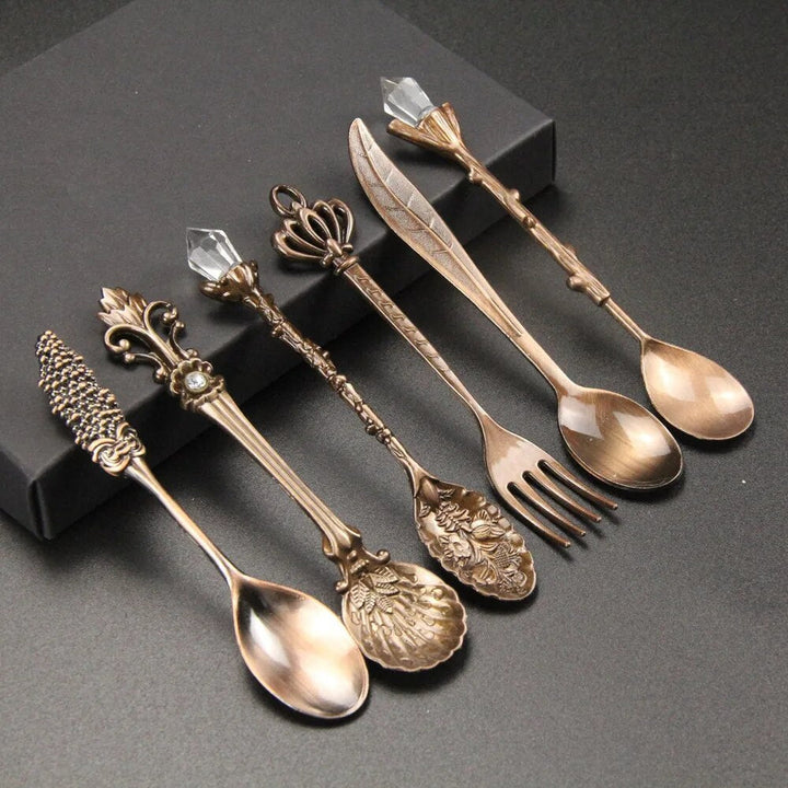 Luvikno | Vintage Gravert Teirske – Klassisk Eleganse for Bordet