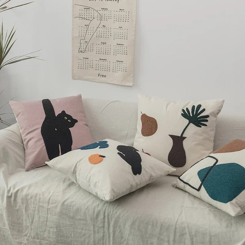 Black Cat & Garden Tufted Putekcase | Luvikno