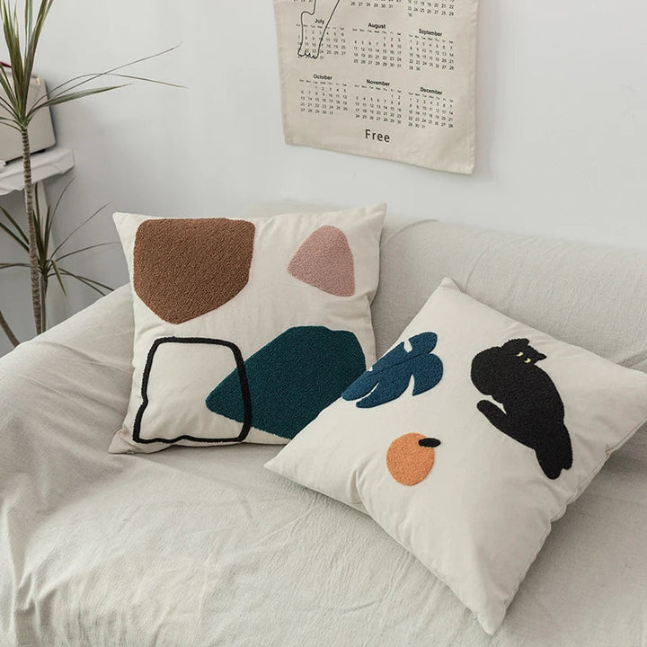Black Cat & Garden Tufted Putekcase | Luvikno