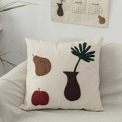 Black Cat & Garden Tufted Putekcase | Luvikno