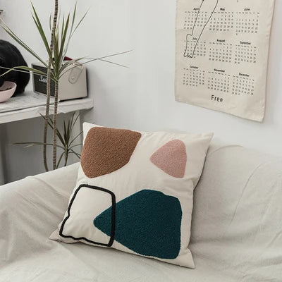 Black Cat & Garden Tufted Putekcase | Luvikno