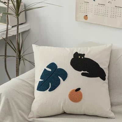 Black Cat & Garden Tufted Putekcase | Luvikno