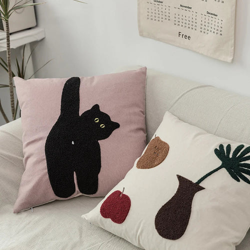 Black Cat & Garden Tufted Putekcase | Luvikno