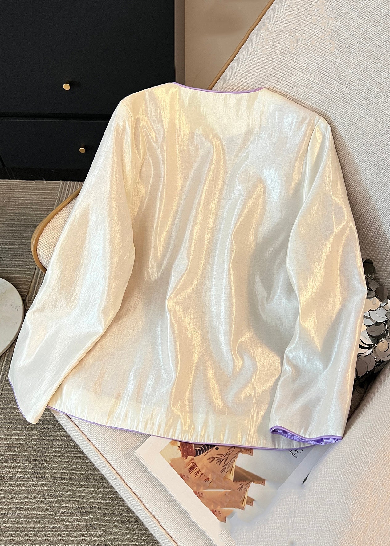 Luvik | Aprikoosilla brodeeratut silkkitakit