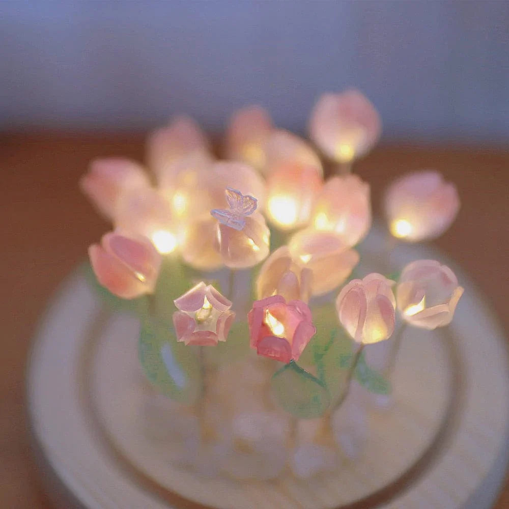 Håndlaget Tulip Nattbord Lampe Luvikno