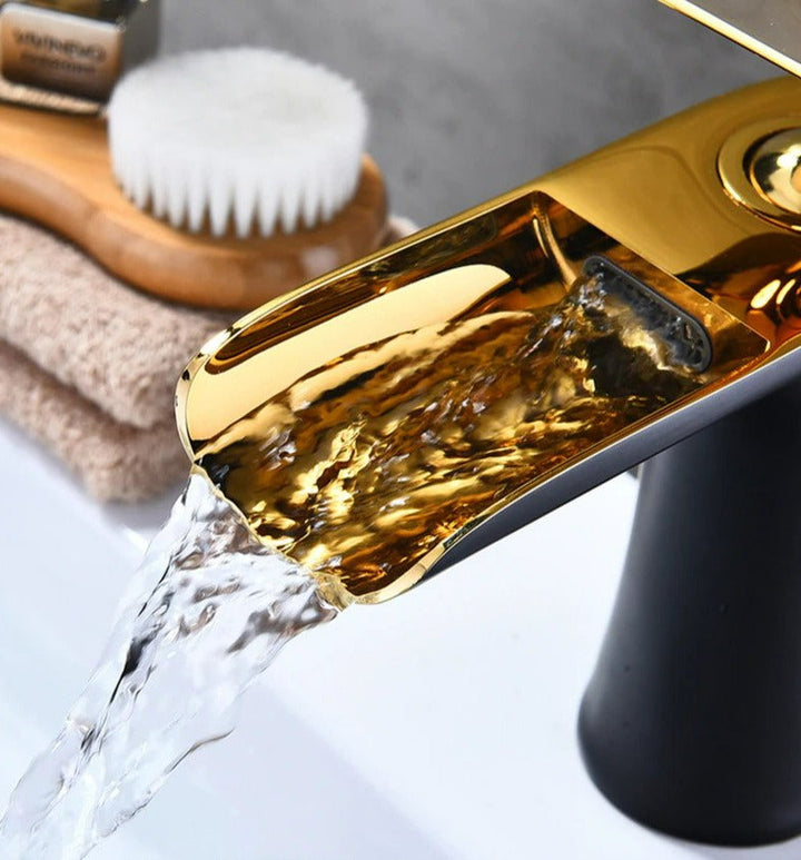 Luvikno | Moderne Fosser Baderomsbatteri – Stilig Design & Elegant Vannstrøm