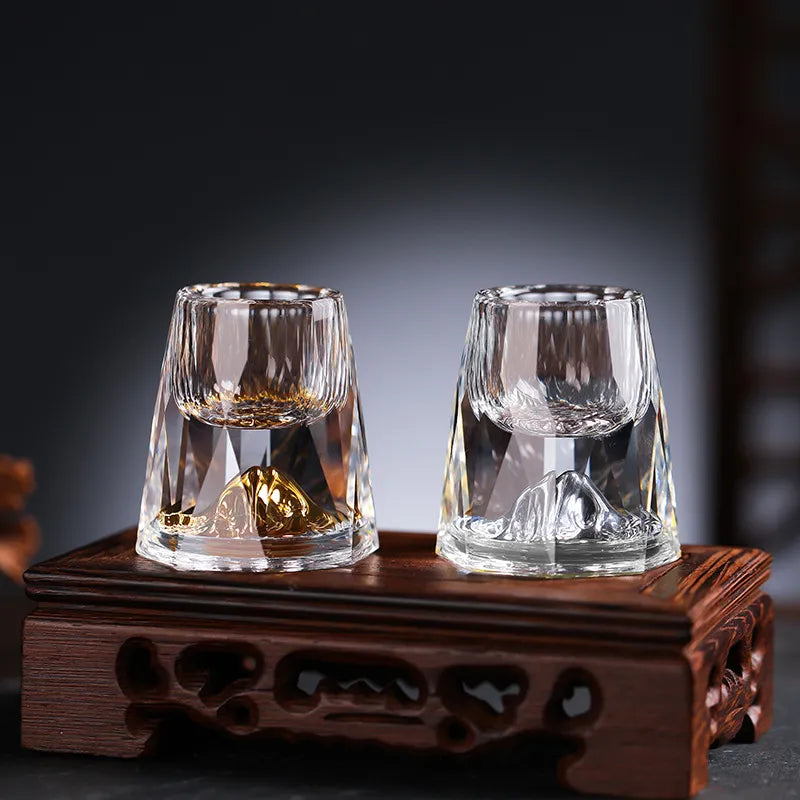 Luksus krystallglass med gullflak – Håndlaget – Sett med 2 – For whisky og premium drikker | Luvikno