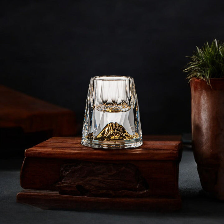 Luksus krystallglass med gullflak – Håndlaget – Sett med 2 – For whisky og premium drikker | Luvikno