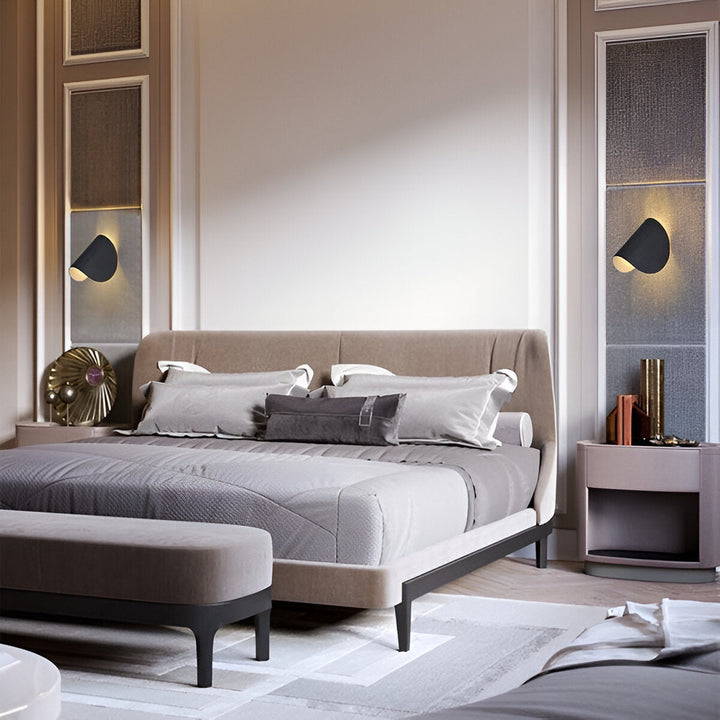 Luvikno | Svingbar Metallvegglampe med Bøyd Design, Ideell for Ethvert Rom