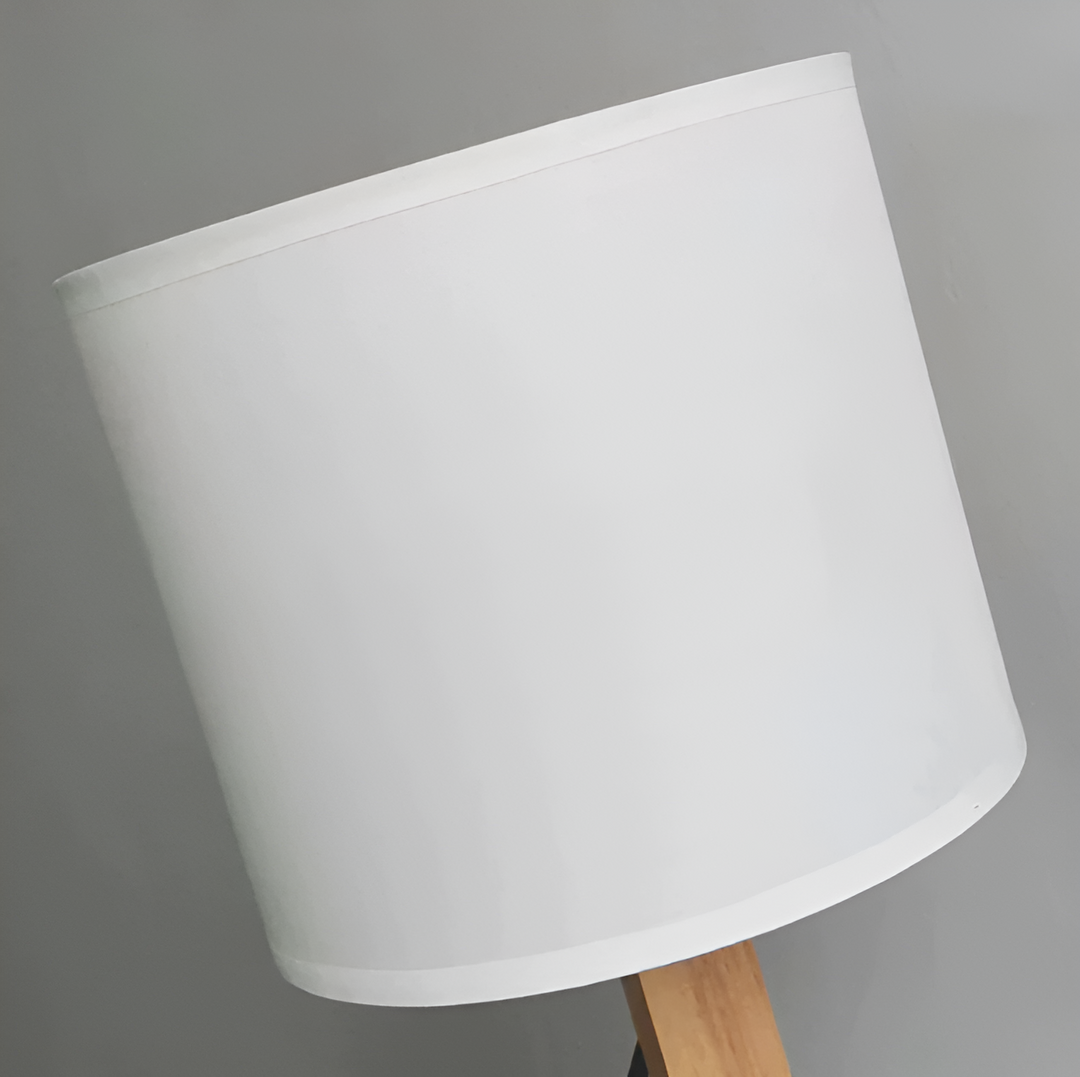 Fleksibel Robot Skrivebord Lampe Laget av Massivt Tre – LumoBot | Luvikno