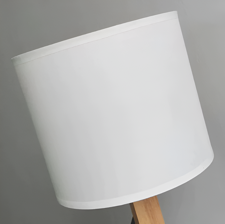 Fleksibel Robot Skrivebord Lampe Laget av Massivt Tre – LumoBot | Luvikno