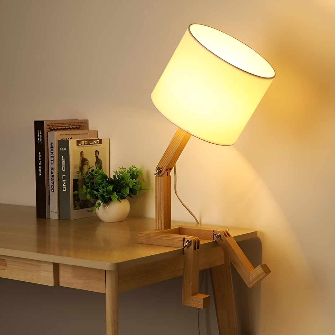 Fleksibel Robot Skrivebord Lampe Laget av Massivt Tre – LumoBot | Luvikno