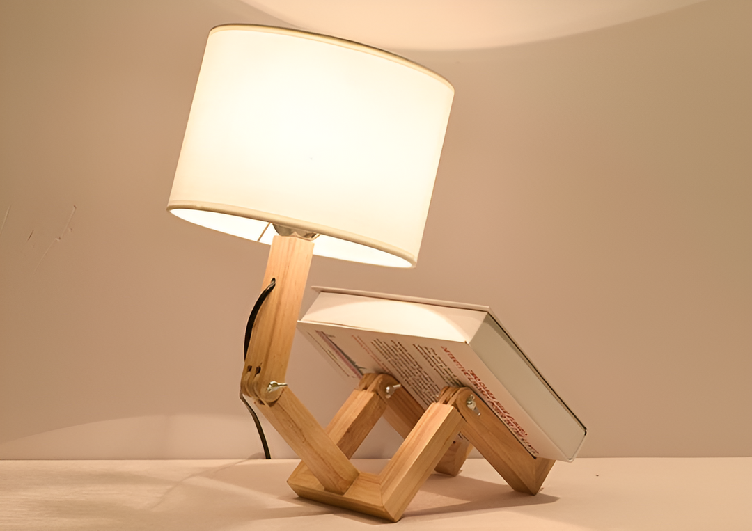 Fleksibel Robot Skrivebord Lampe Laget av Massivt Tre – LumoBot | Luvikno