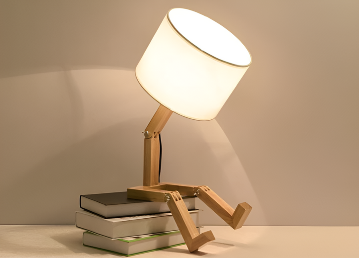 Fleksibel Robot Skrivebord Lampe Laget av Massivt Tre – LumoBot | Luvikno