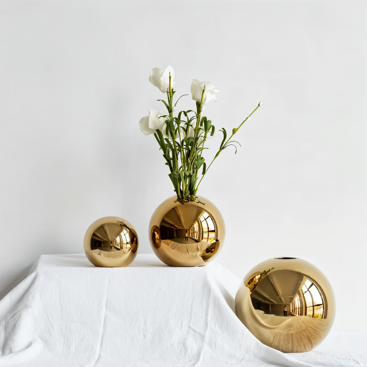 Luvikno | Keramikk vase Aurelia Gold | Rund form med glanset finish | Tidløst elegant & allsidig | For blomster & dekor