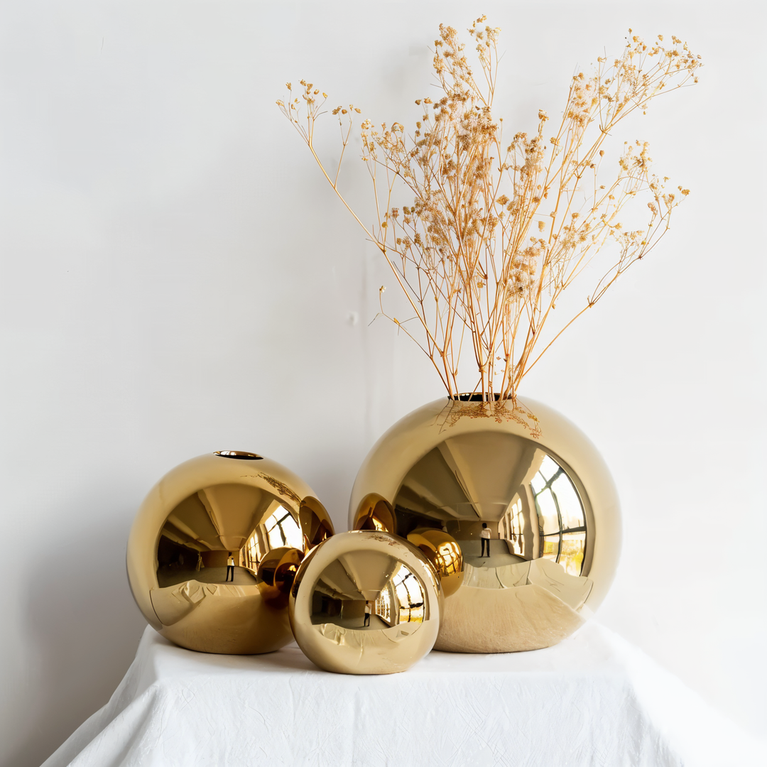 Luvikno | Keramikk vase Aurelia Gold | Rund form med glanset finish | Tidløst elegant & allsidig | For blomster & dekor