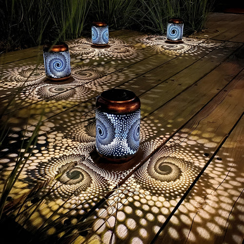 Luvikno | LioraSpira projeksjonslampe Solar hage lampe med spiral projeksjon | Kunstnerisk design | Værbestandig | 28x19x13 cm