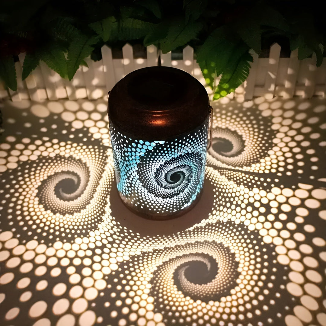 Luvikno | LioraSpira projeksjonslampe Solar hage lampe med spiral projeksjon | Kunstnerisk design | Værbestandig | 28x19x13 cm