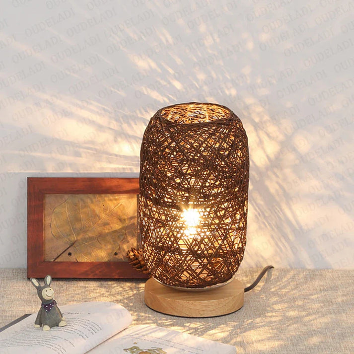 Luvikno | HolzLuma LED Bordlampe | Laget for hånd av tre og tau | Varm hvitt lys | For soverom og stue