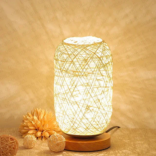 Luvikno | HolzLuma LED Bordlampe | Laget for hånd av tre og tau | Varm hvitt lys | For soverom og stue