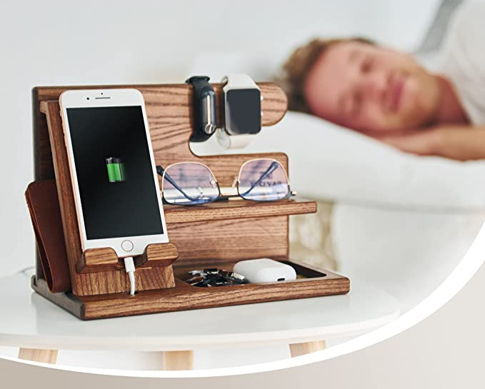 WoodDock – Stilig Tre Organizer for Enheter Luvikno