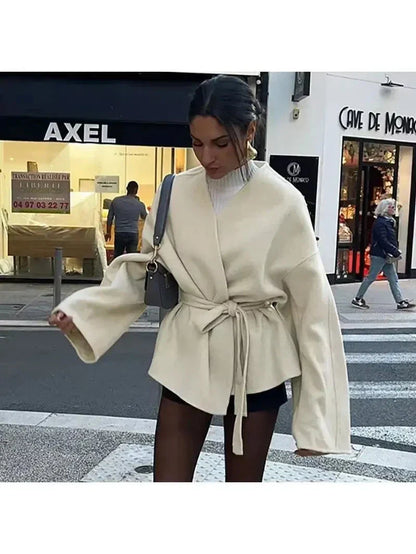 Luvik | Vöri takki vyöllä