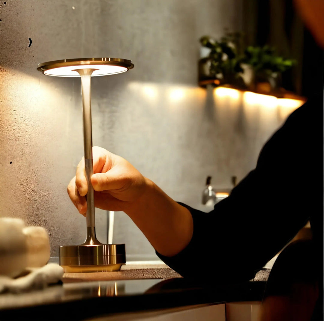 Luvikno | Elegant Trådløs Bordlampe med Berøringskontroll og Endringsbare Lystyper