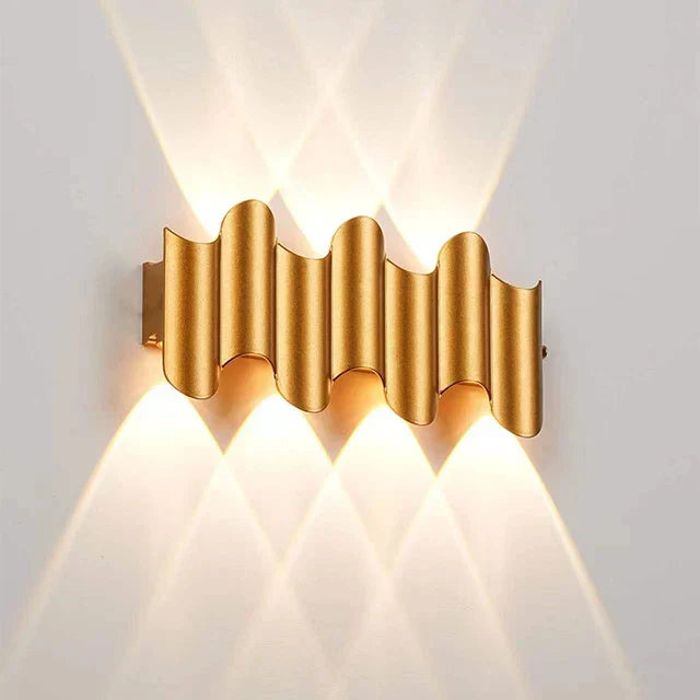 Moderne vegglampe med naturlig glød | Luvikno