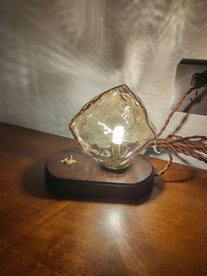 Luvikno | GlowCraft Bordlampe - Elegant trådløs bordlampe med bevegelsessensor