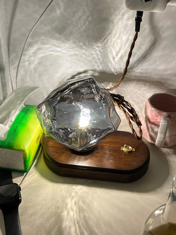 Luvikno | GlowCraft Bordlampe - Elegant trådløs bordlampe med bevegelsessensor