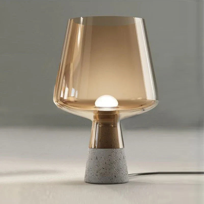 Industriell bordlampe laget av stål med glasskjerm – Moderne vintage nattbordlampe | Luvikno