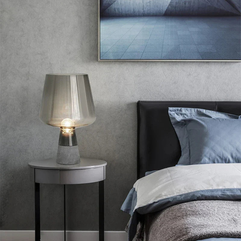 Industriell bordlampe laget av stål med glasskjerm – Moderne vintage nattbordlampe | Luvikno