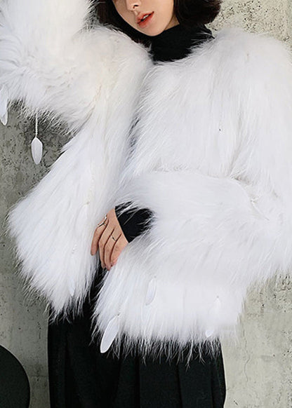 Luvik | Vaalea vihreä tekoturkistakki pesukarhun karvasta pom-pomeilla