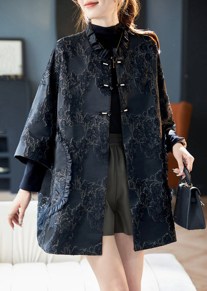 Luvik | Mustat puuvillaiset takit taskuilla ja frillalla, joissa on olkaimet