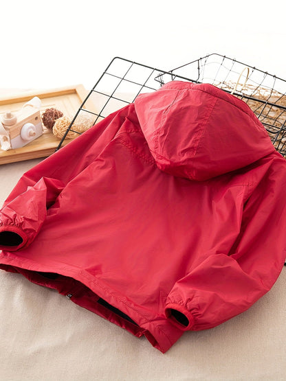 Luvik | Poikien sadetakki hupulla - tyylikäs, käytännöllinen & vedenpitävä