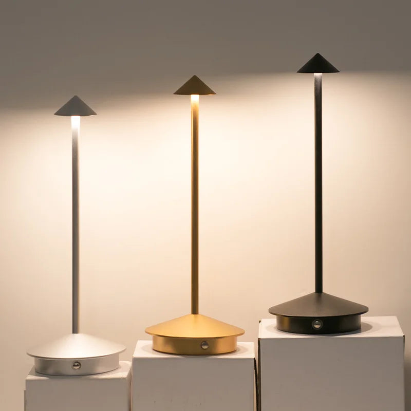 Moderne LED bordlampe med berøringssensor – Dimbar, trådløs og minimalistisk design | Luvikno