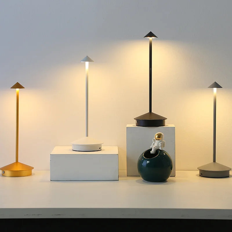 Moderne LED bordlampe med berøringssensor – Dimbar, trådløs og minimalistisk design | Luvikno