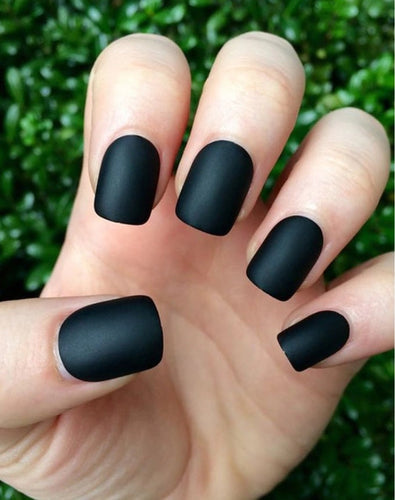 Midnight Matte Black Neglelakk | Luvikno
