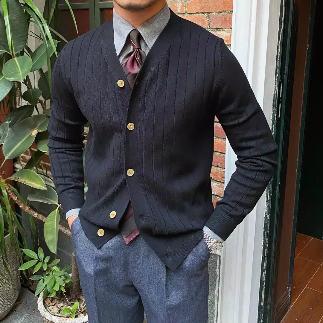 Luvik | Stilfull V-hals strikket vest for menn