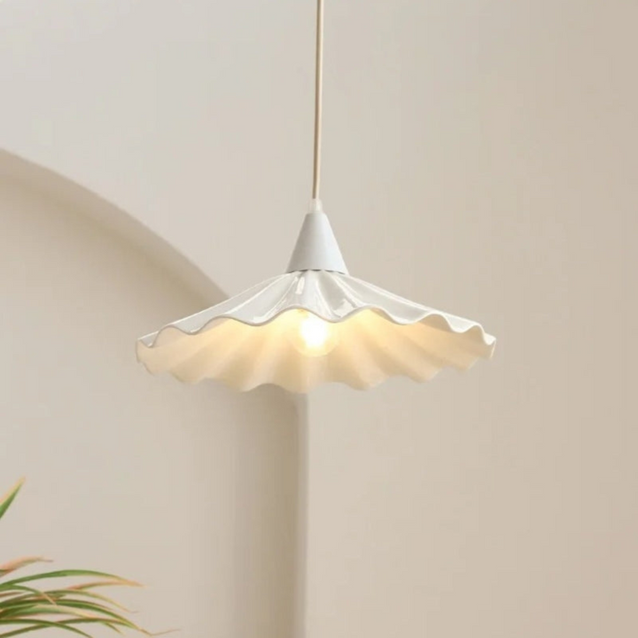 Luvikno | Moderne hvit keramisk pendellampe med unikt ribbet design