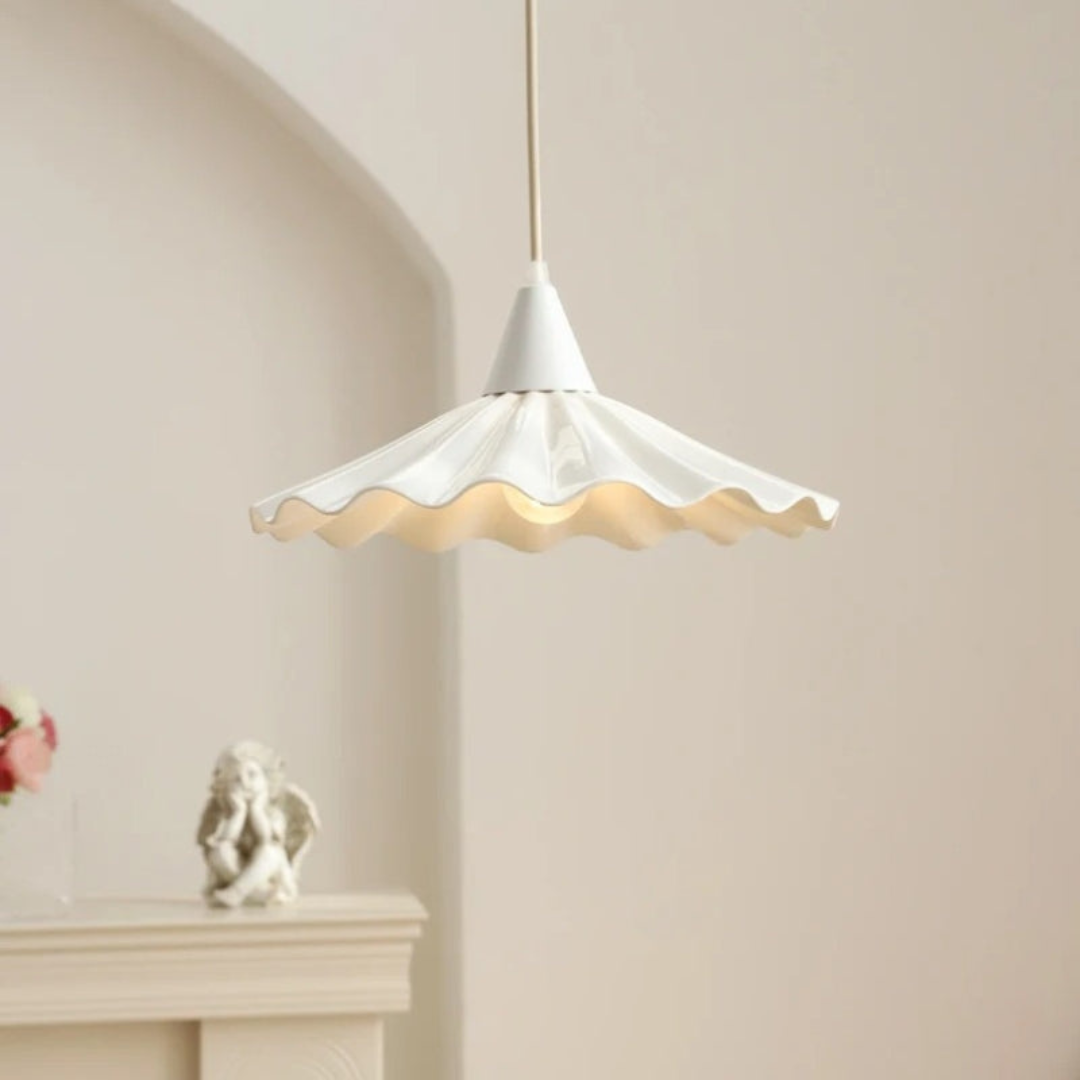 Luvikno | Moderne hvit keramisk pendellampe med unikt ribbet design