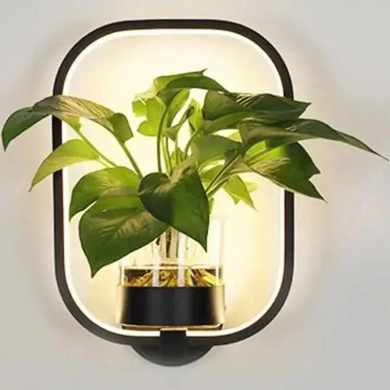 Vegglampe med glassplanteholder Luvikno