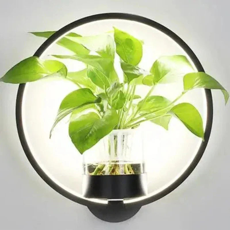 Vegglampe med glassplanteholder Luvikno