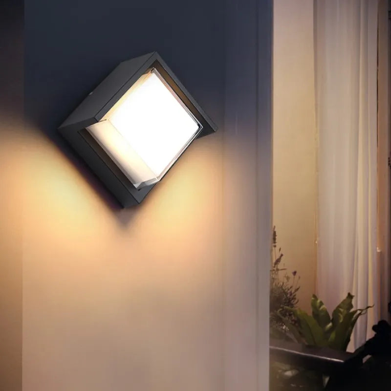 Moderne utendørs vegglampe for hage og terrasse | Luvikno