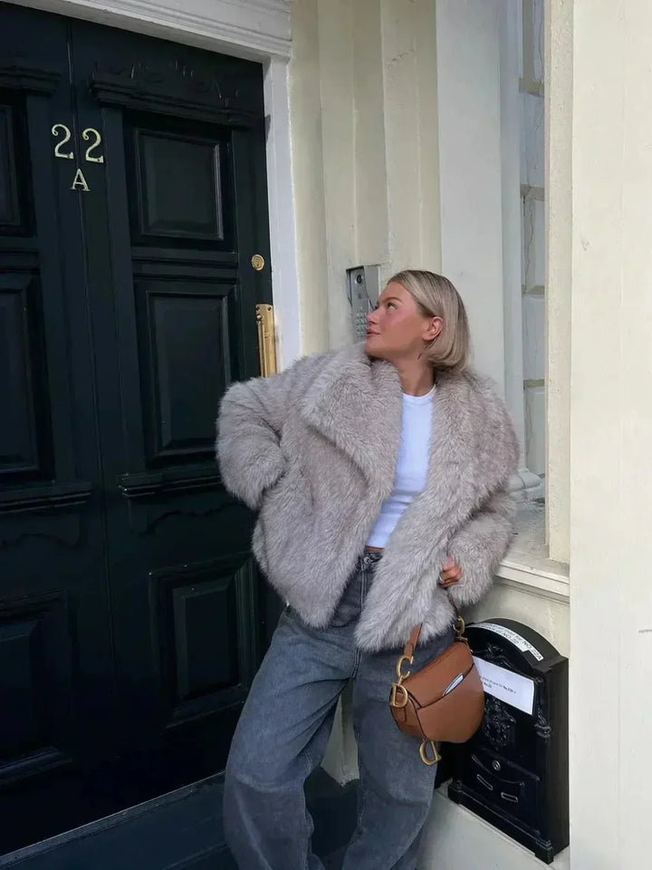 Luvik | Åpen jakke laget av lammeull faux pels