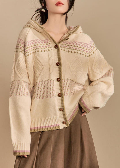 Luvik | Hupparitakki, jossa on neulotut napit ja aprikoosi talvi