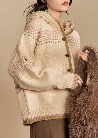 Luvik | Hupparitakki, jossa on neulotut napit ja aprikoosi talvi