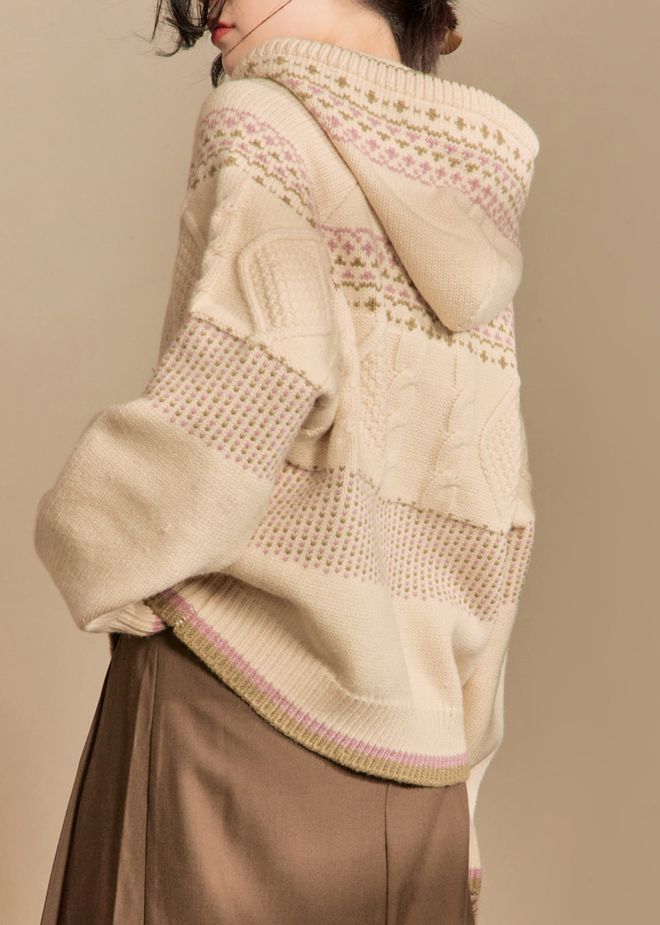 Luvik | Hupparitakki, jossa on neulotut napit ja aprikoosi talvi